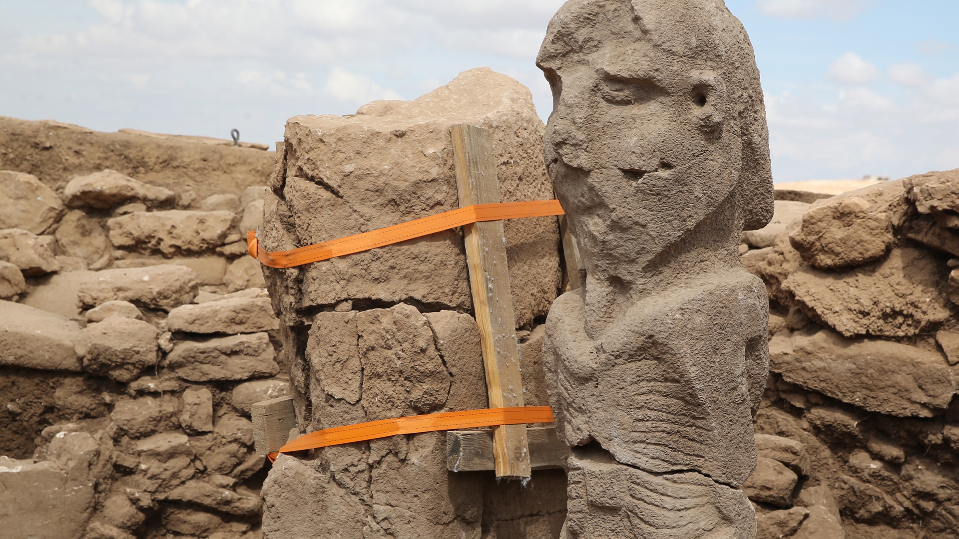 11 000 year old Statue Of Giant Man Clutching Penis Unearthed In Turkey Live Science