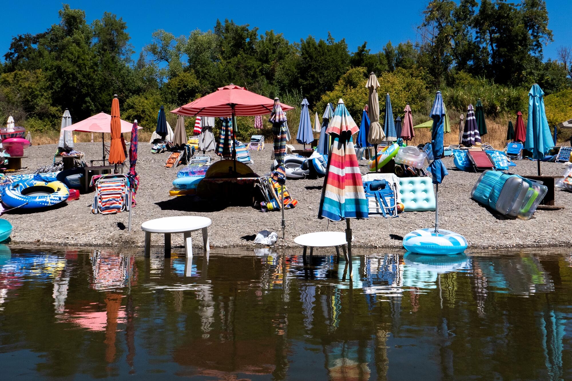 A Battle Roils Over Who Can Access Beaches Along The Bucolic Russian River Los Angeles Times