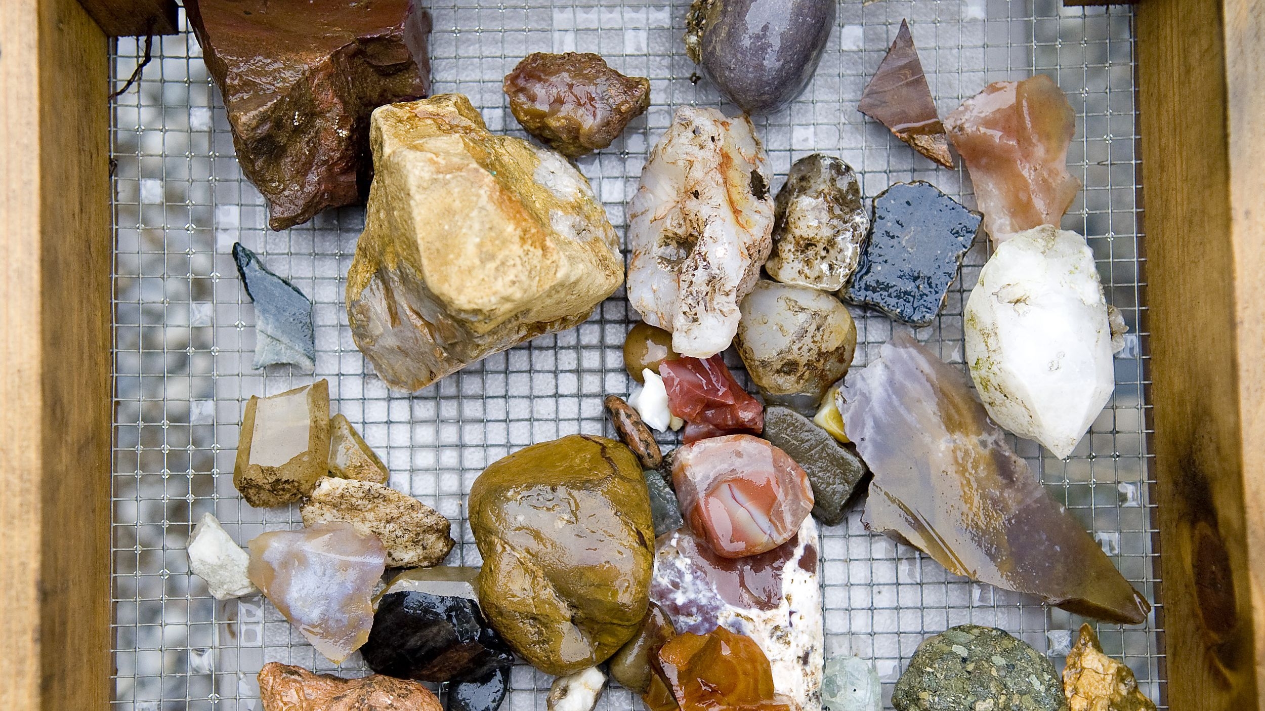 Ask Dr Universe A Rock s History And Mineral Content Give Clues To Its Breakability
