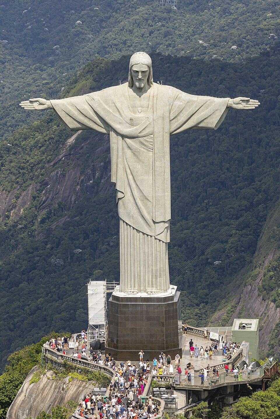 huge statue crossword clue