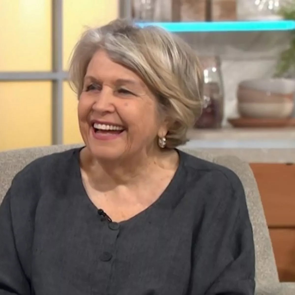 Lorraine Viewers In Disbelief As Host Reveals Anne Reid s Real Age Despite Promise The Mirror
