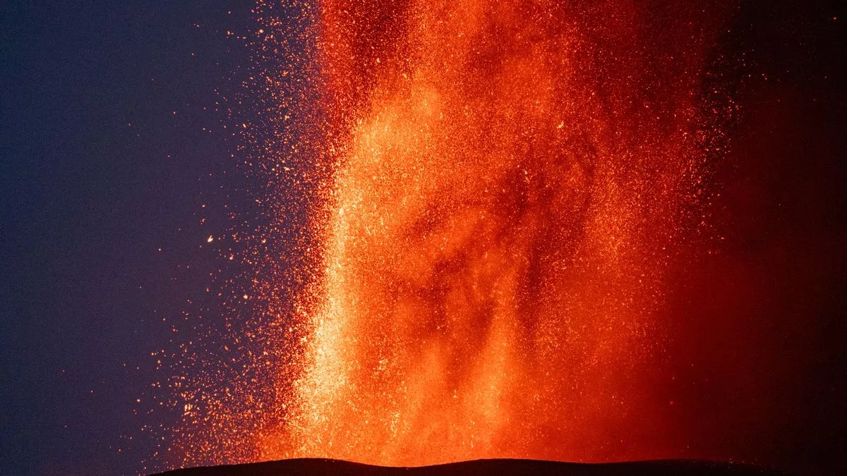 Mount Etna red Alert Triggered After Eruptions Recorded Sparking Travel Chaos The Mirror