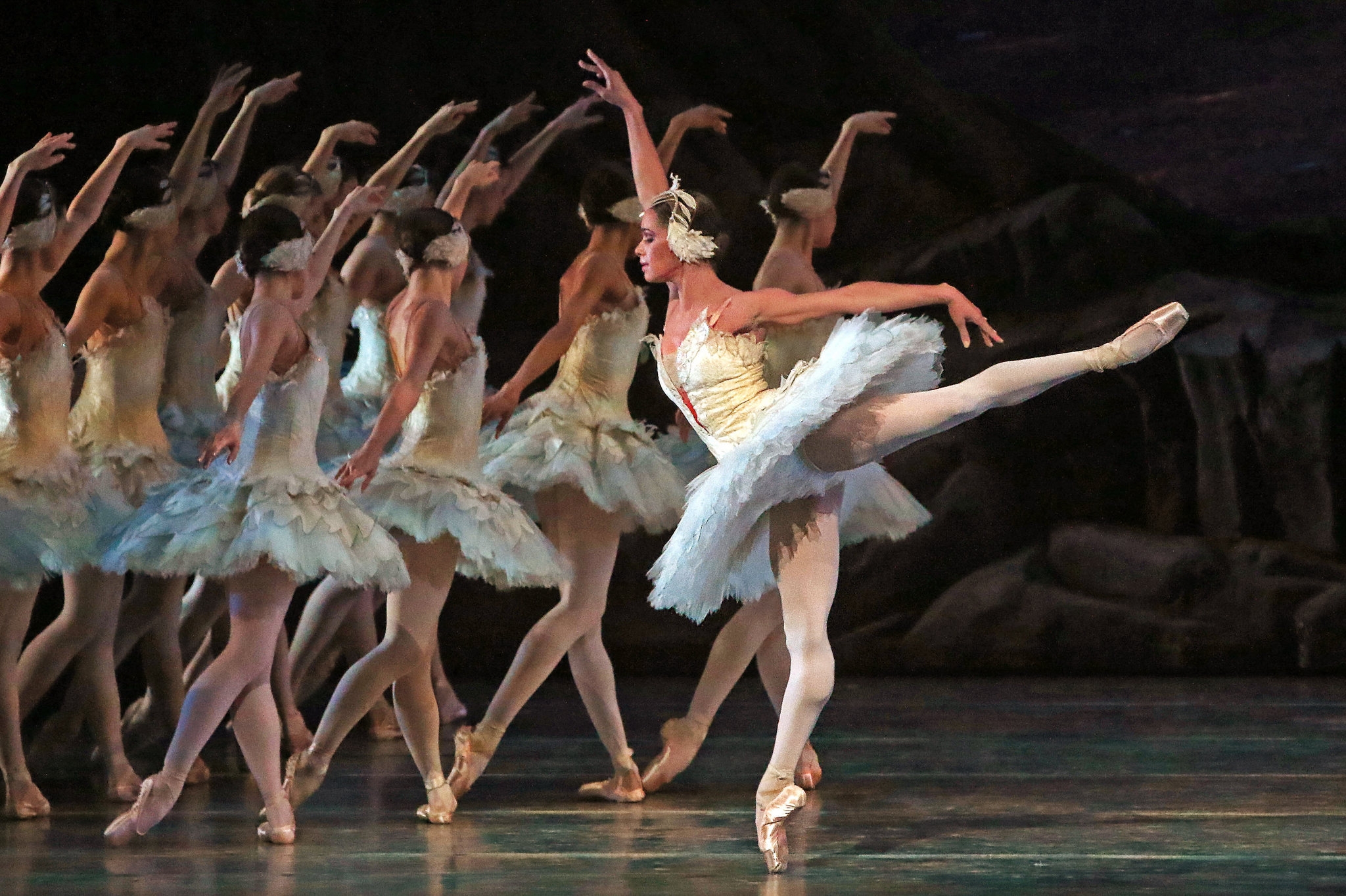 Review In Swan Lake The Drama Depends On The Dancers The New York Times