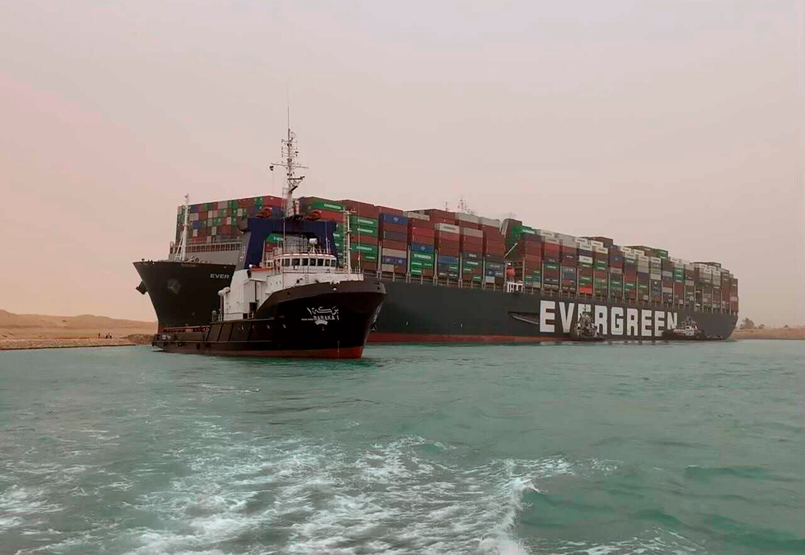 Skyscraper sized Cargo Ship Becomes Wedged Blocks Egypt s Suez Canal The Boston Globe