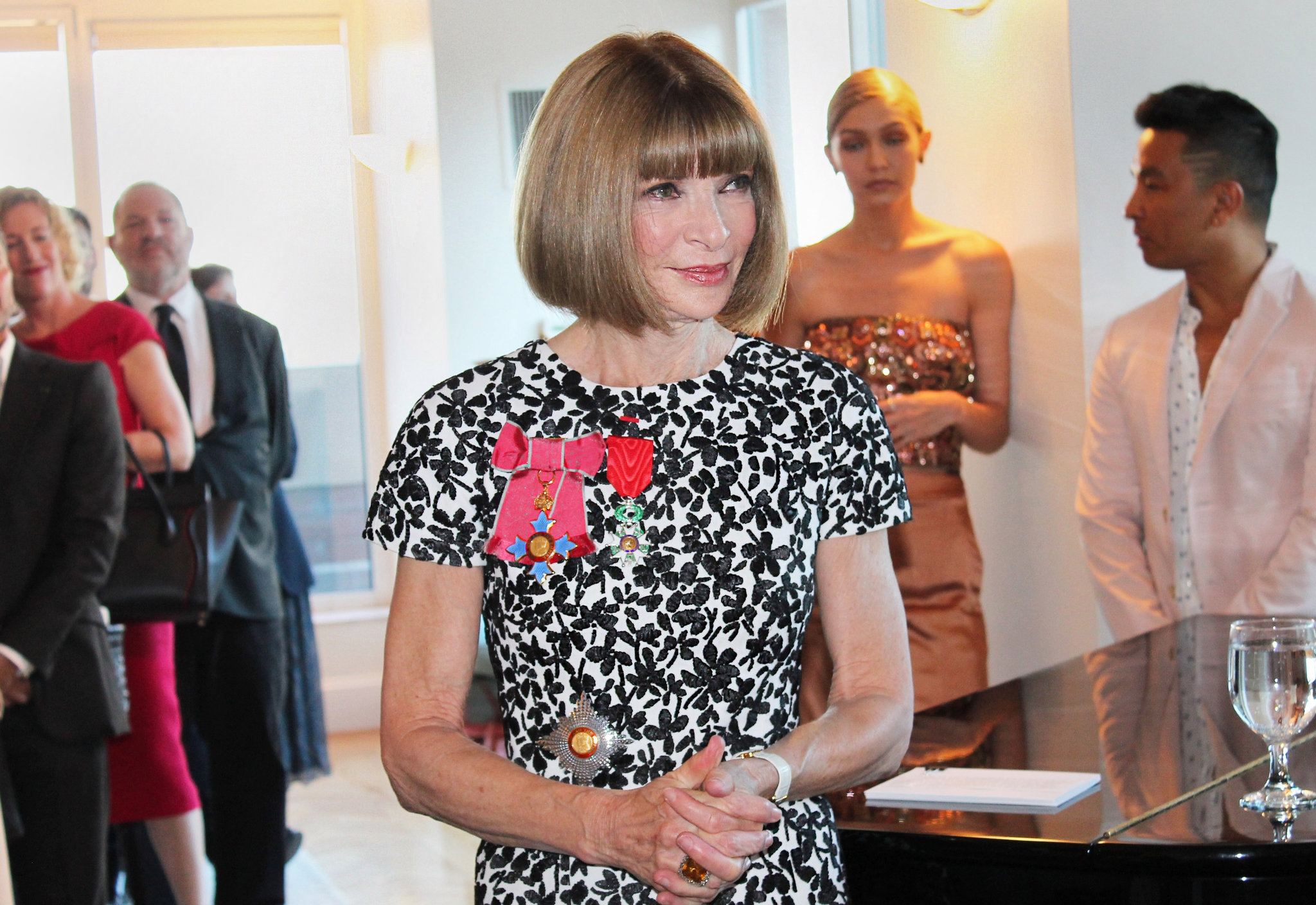 fashion designer anna crossword
